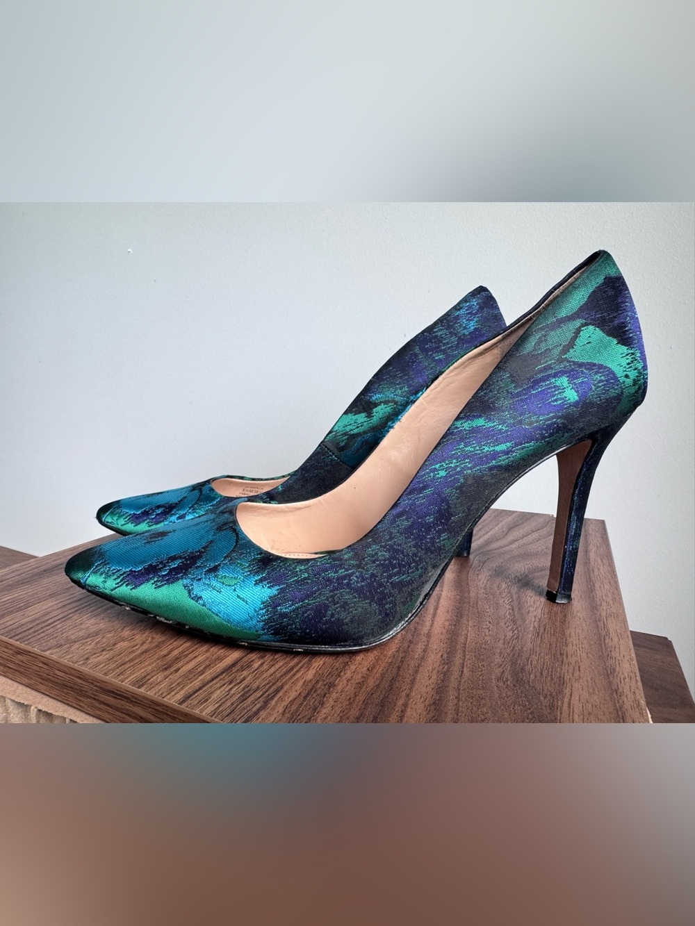 Vince Camuto VC Savilla Heels Size 8.5M Vero Cuoio Blue and Green Fabric